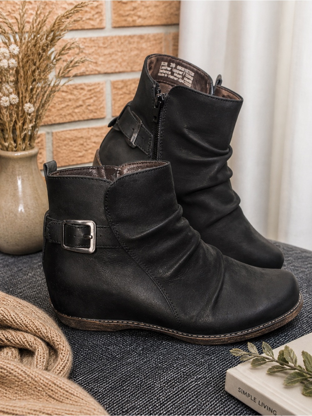 Dansko Lia Black Nubuck Ankle Boots Hidden Wedge Comfort Booties EU 39 8.5 - Picture 2 of 9